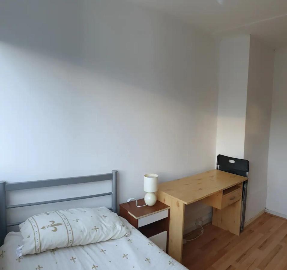 Elephant & Castle - Zone 2 - Private Rooms - Shared Bathroom London Exterior photo