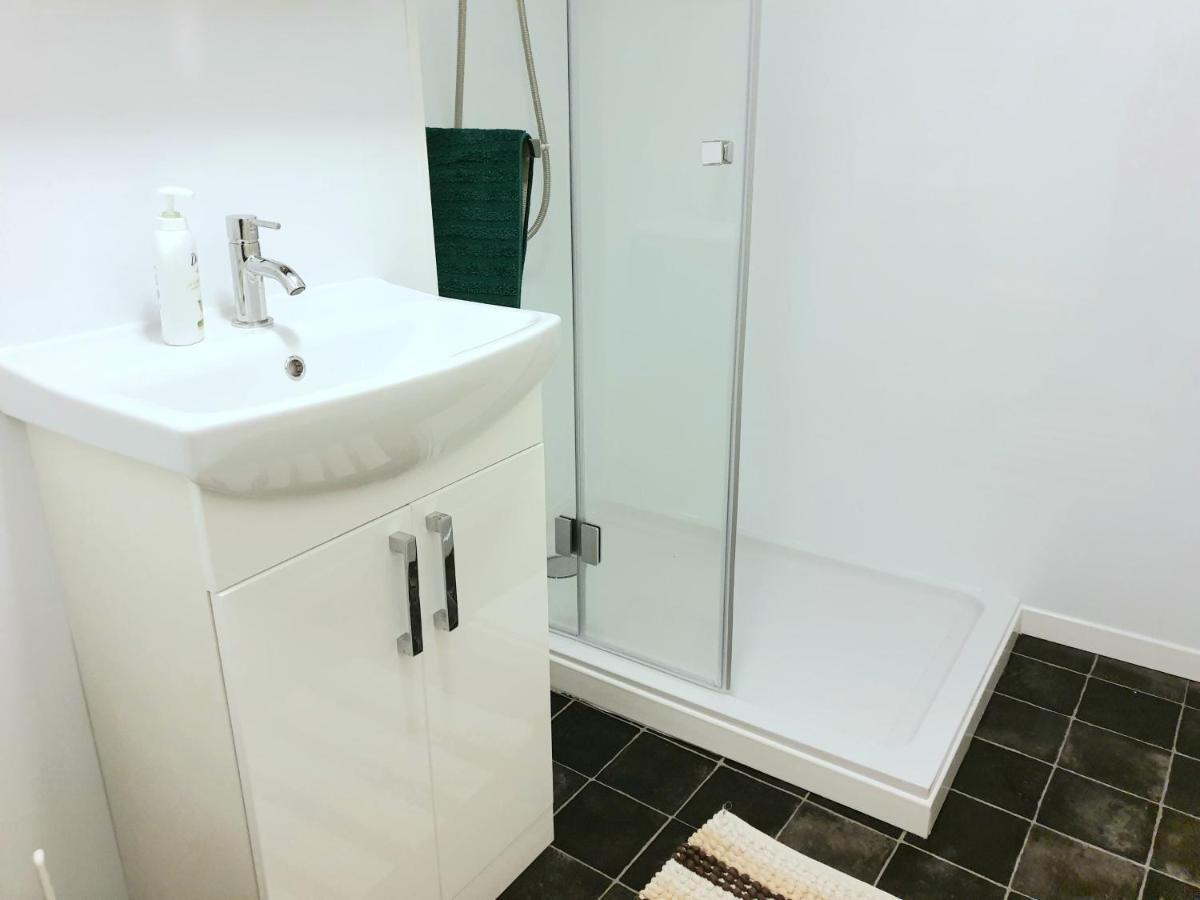 Elephant & Castle - Zone 2 - Private Rooms - Shared Bathroom London Exterior photo